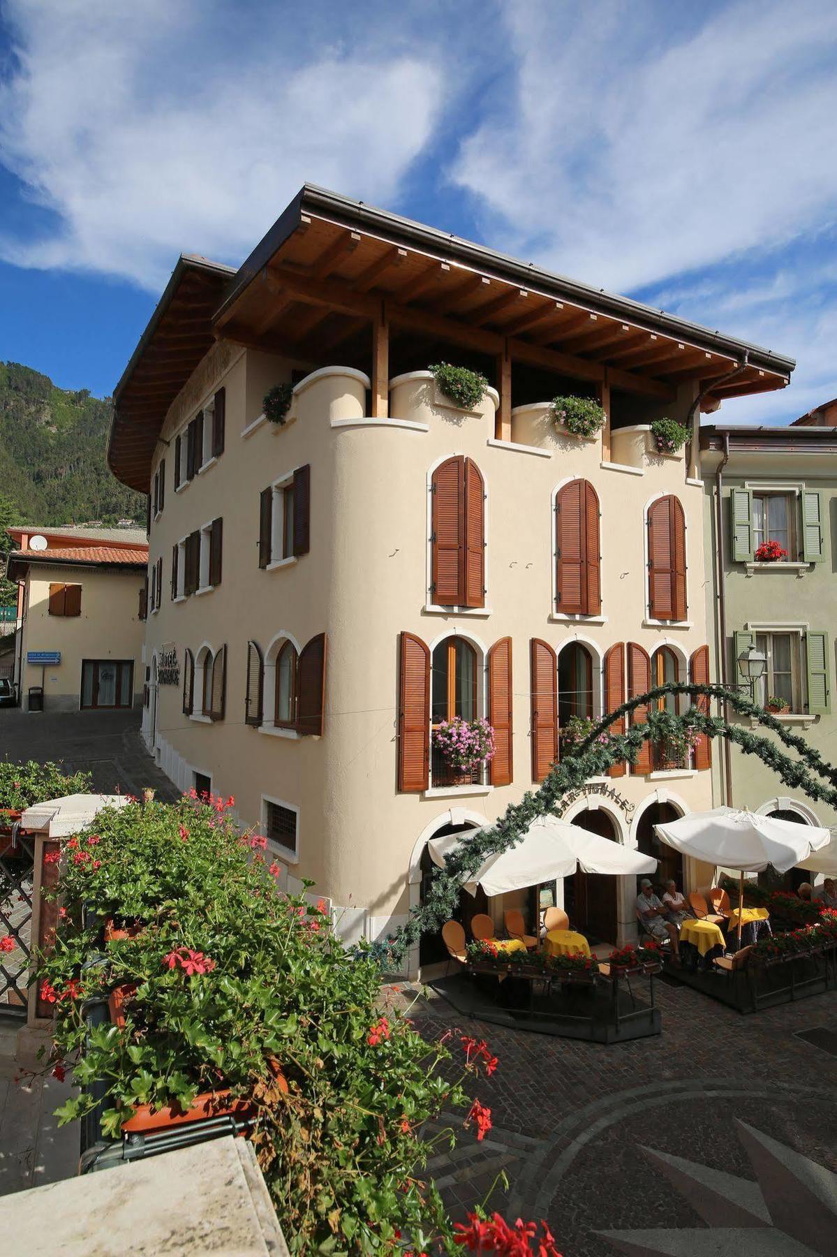 Garni Hotel Tignale Exterior photo